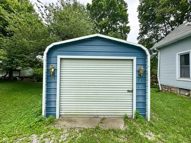 $1,200 | 408 West Walnut Street, Greencastle, IN 46135