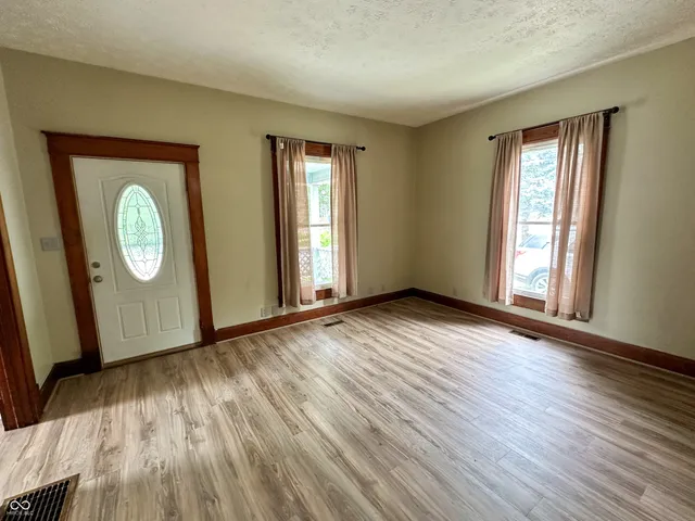 $1,200 | 408 West Walnut Street, Greencastle, IN 46135