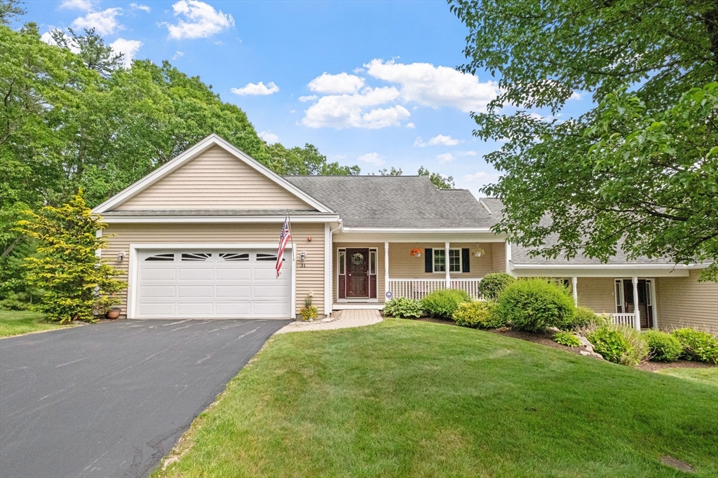 31 Shaker Hill Road, Unit 31 Hooksett, NH 03106 - Photo 2 of 42 Gallery Image 2