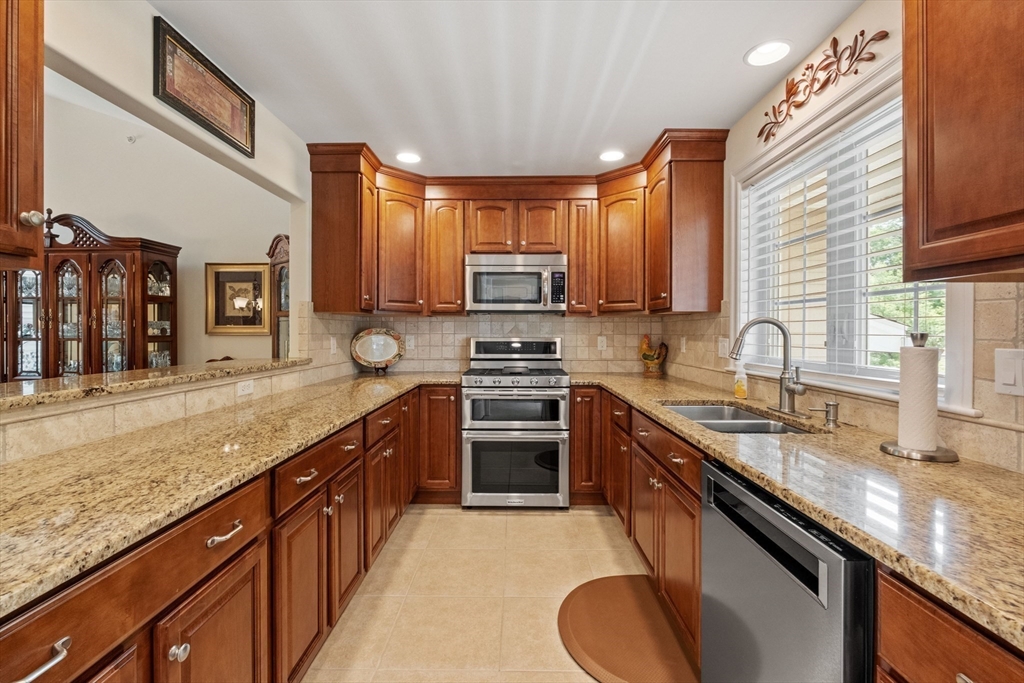 31 Shaker Hill Road, Unit 31 Hooksett, NH 03106 - Photo 4 of 42 Gallery Image 4