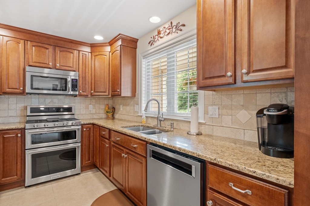31 Shaker Hill Road, Unit 31 Hooksett, NH 03106 - Photo 7 of 42 Gallery Image 7