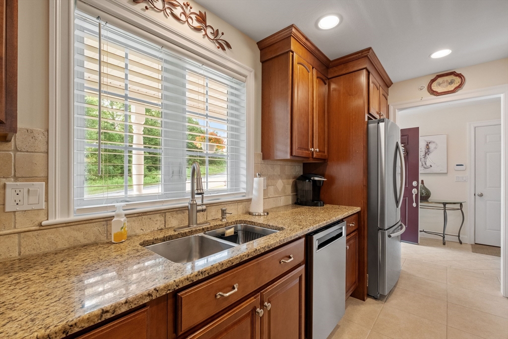 31 Shaker Hill Road, Unit 31 Hooksett, NH 03106 - Photo 9 of 42 Gallery Image 9