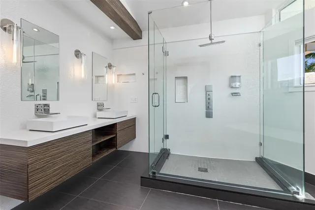 $4,750,000 | 2880 Northeast 24th Place, Fort Lauderdale, FL 33305