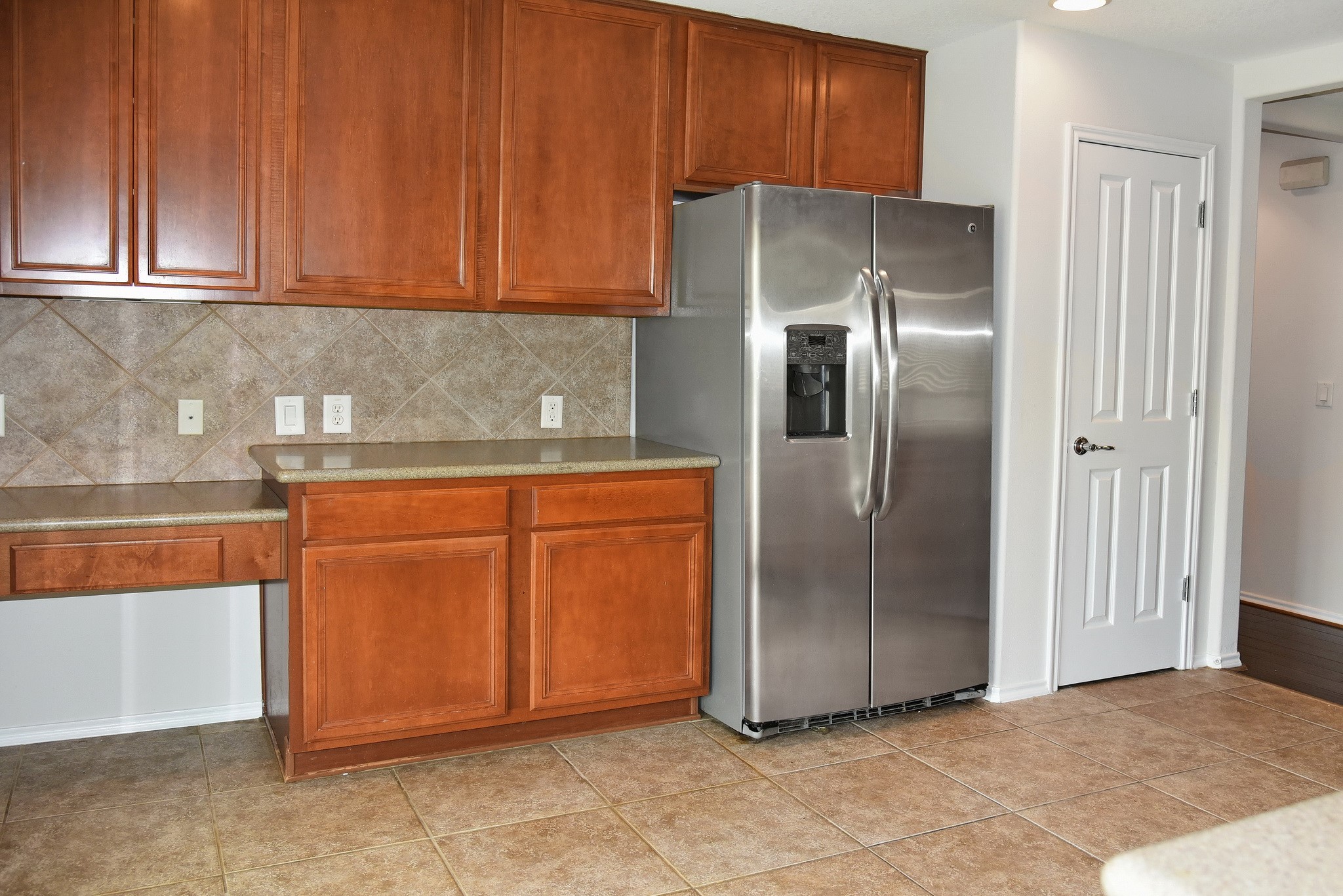 13600 Breton Ridge Street, Unit 20B Houston, TX 77070 - Photo 17 of 32 a kitchen with metallic refrigerator freezer and a dishwasher