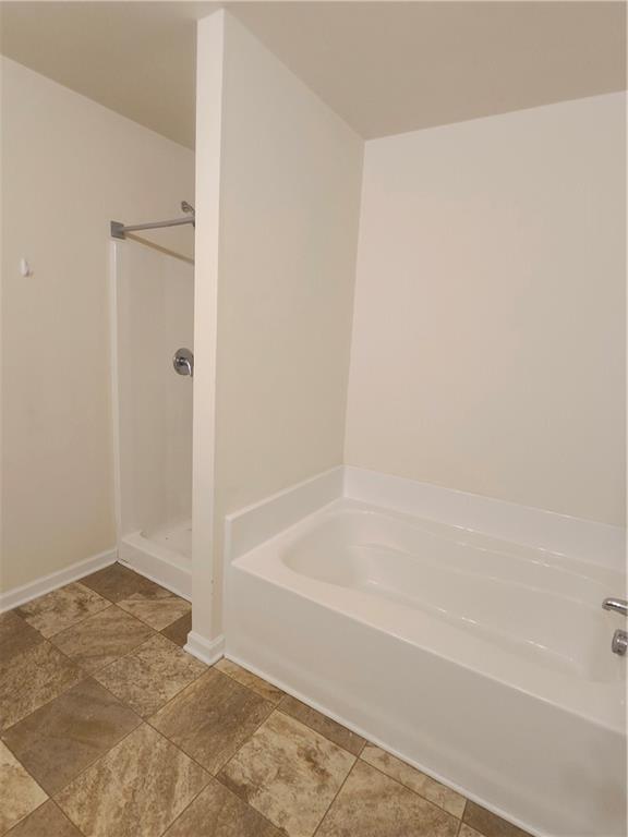 269 Sidney Lanier Avenue Athens, GA 30607 - Photo 8 of 11 a bathroom with a bathtub