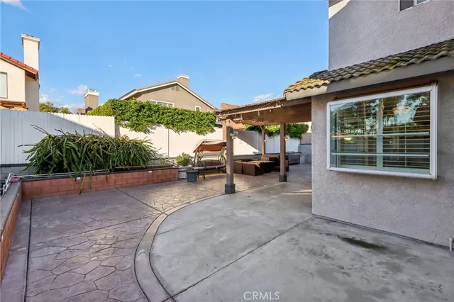 a view of a house with backyard and sitting area