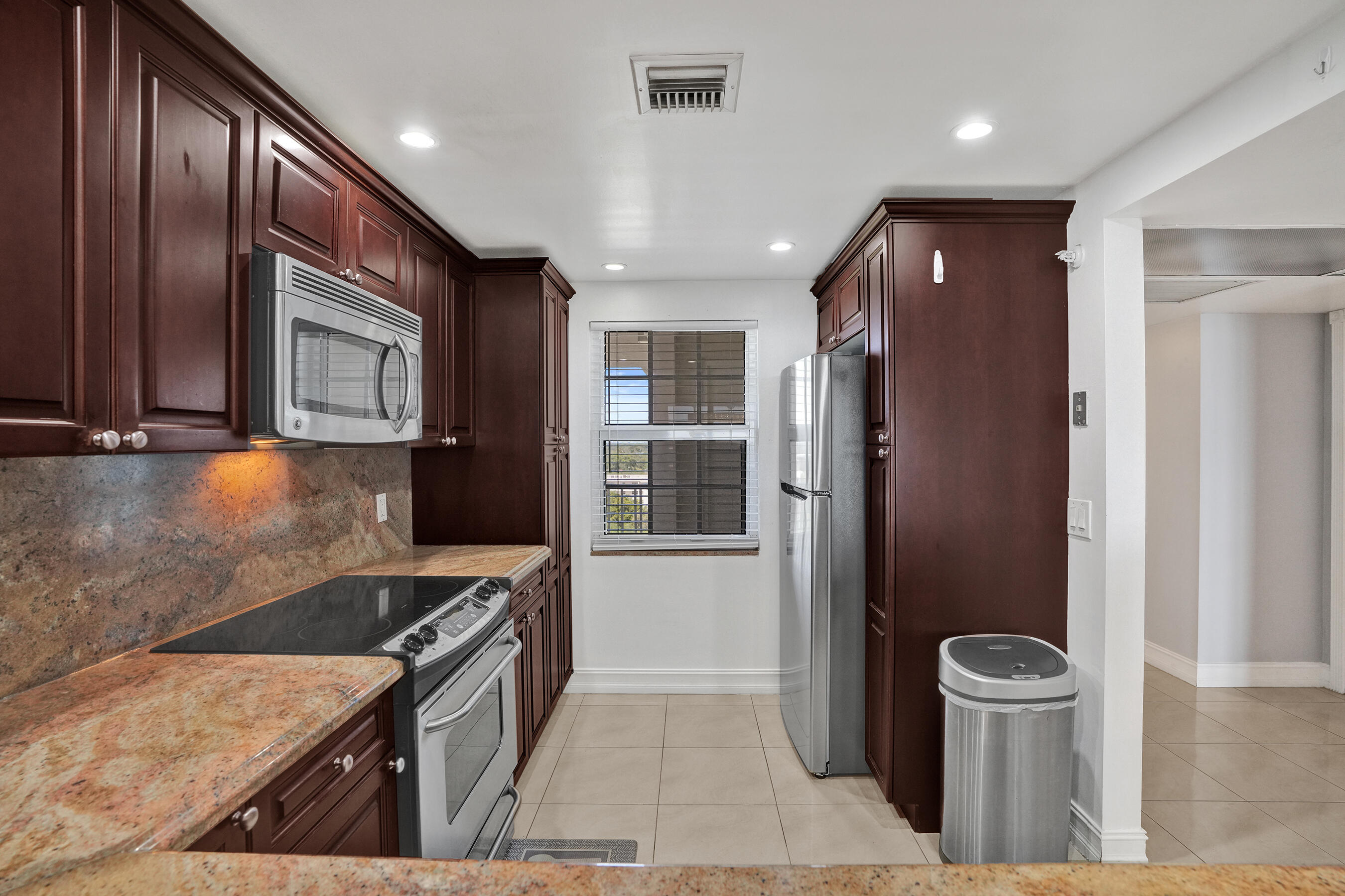 3520 Oaks Way, Unit 1010 Pompano Beach, FL 33069 - Photo 14 of 67 DSC04397