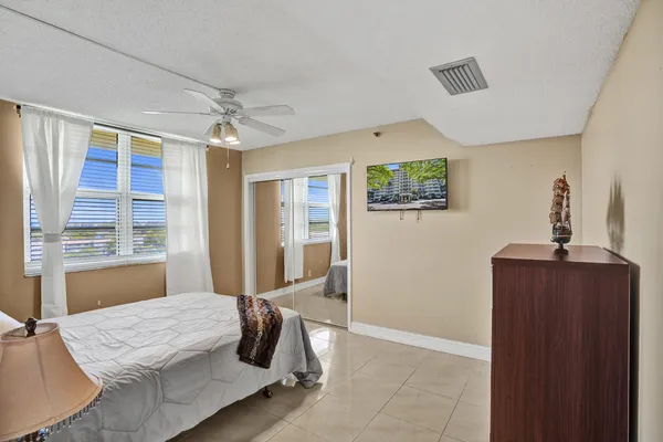$2,850 | 3520 Oaks Way, Unit 1010, Pompano Beach, FL 33069