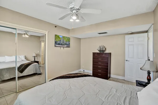 $2,850 | 3520 Oaks Way, Unit 1010, Pompano Beach, FL 33069