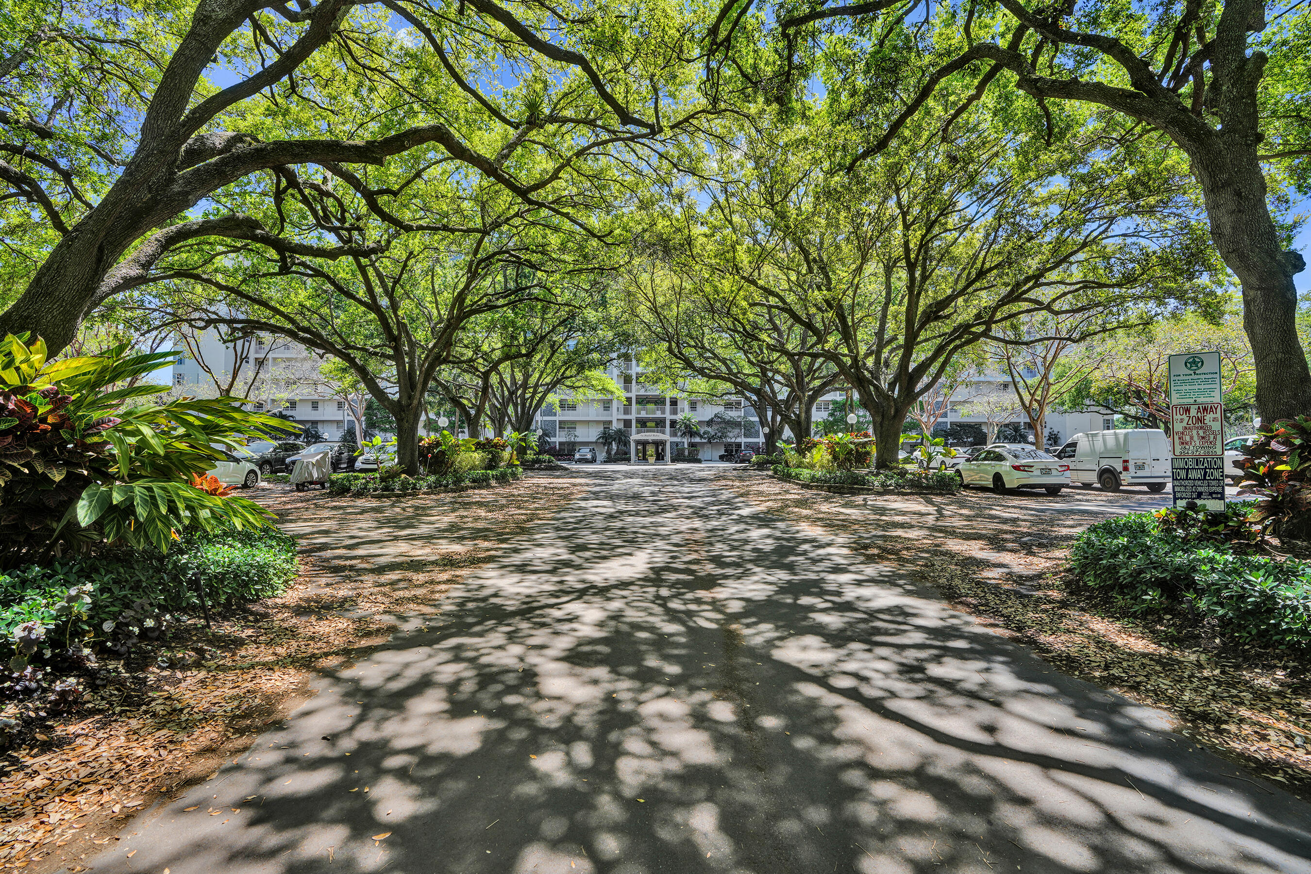 3520 Oaks Way, Unit 1010 Pompano Beach, FL 33069 - Photo 7 of 67 DSC04349