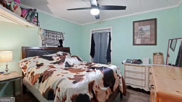 a bedroom with a bed and a dresser in it