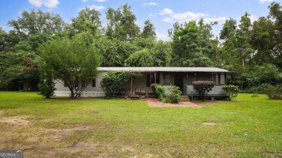 4866 Kville Road Screven, GA 31560 - Photo 4 of 39 a view of a house with backyard porch and garden