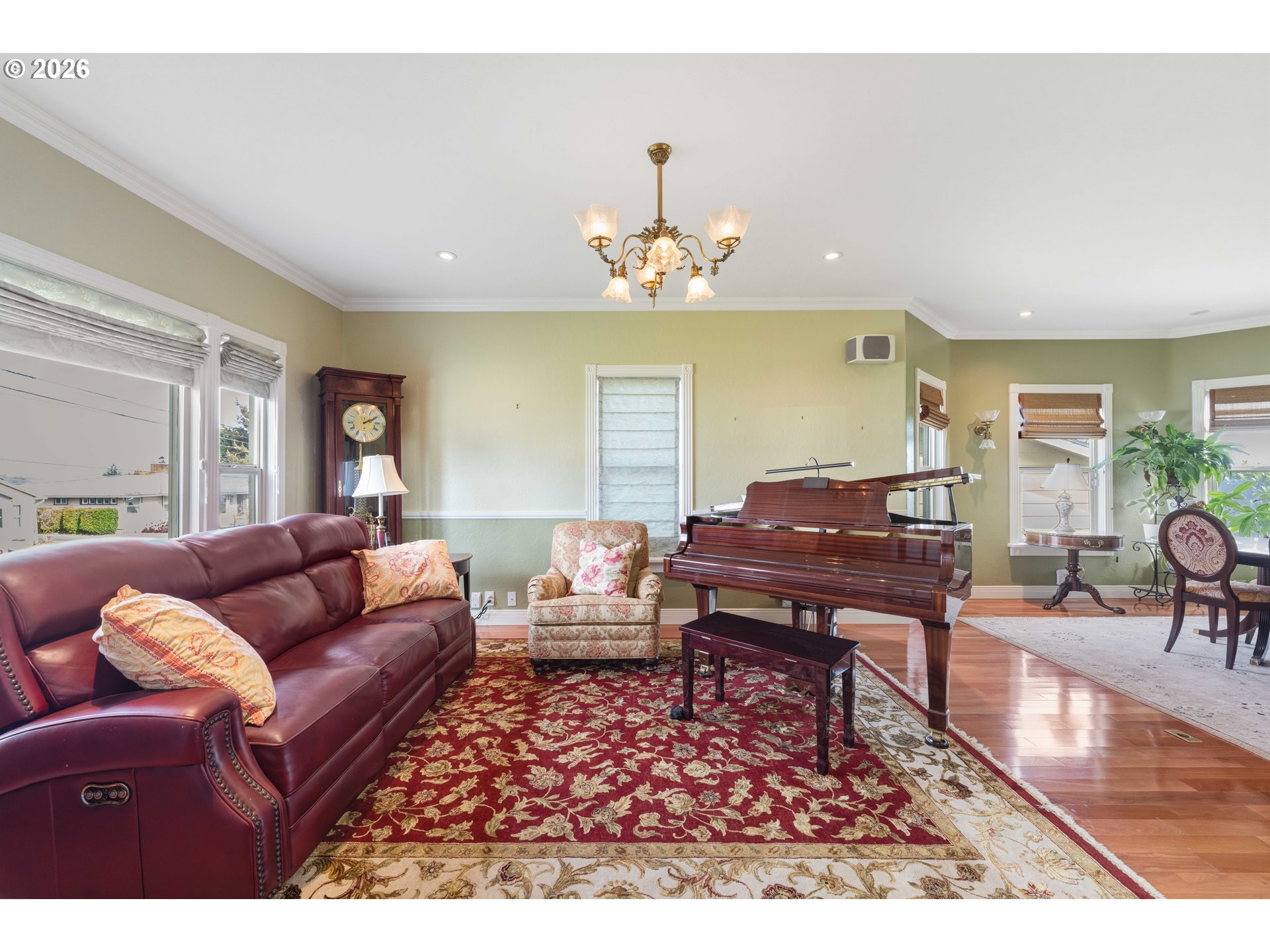 2139 McPherson Avenue North Bend, OR 97459 - Photo 11 of 35 a living room with furniture a dining table and a piano table
