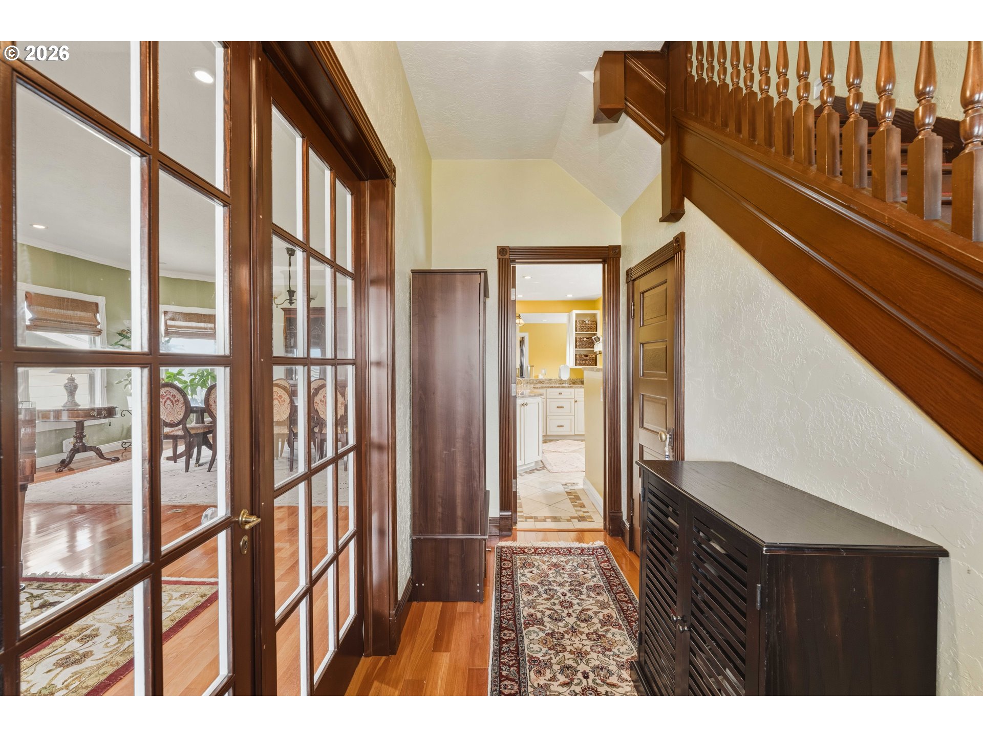 2139 McPherson Avenue North Bend, OR 97459 - Photo 6 of 35 a view of an entryway