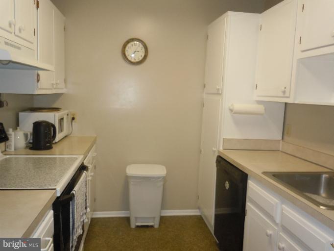 3145 Farnborough Court, Unit 261A Silver Spring, MD 20906 - Photo 2 of 18 Kitchen