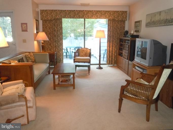3145 Farnborough Court, Unit 261A Silver Spring, MD 20906 - Photo 14 of 18 Living Room