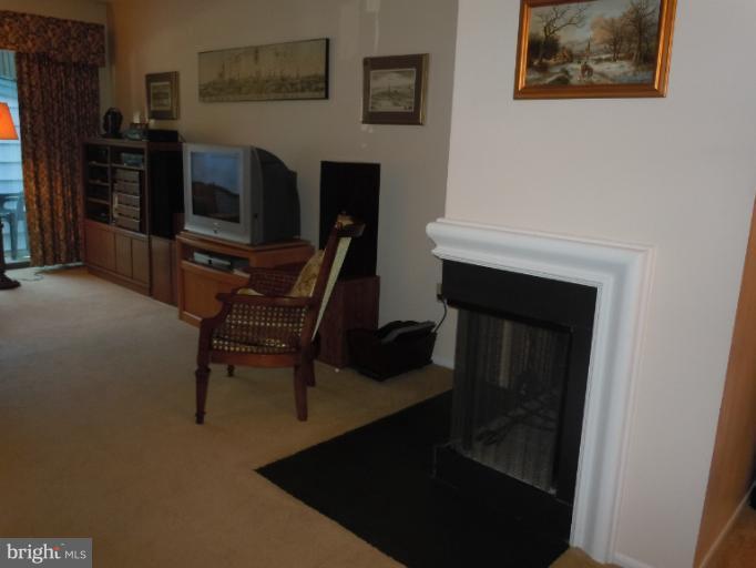 3145 Farnborough Court, Unit 261A Silver Spring, MD 20906 - Photo 5 of 18 Living Room