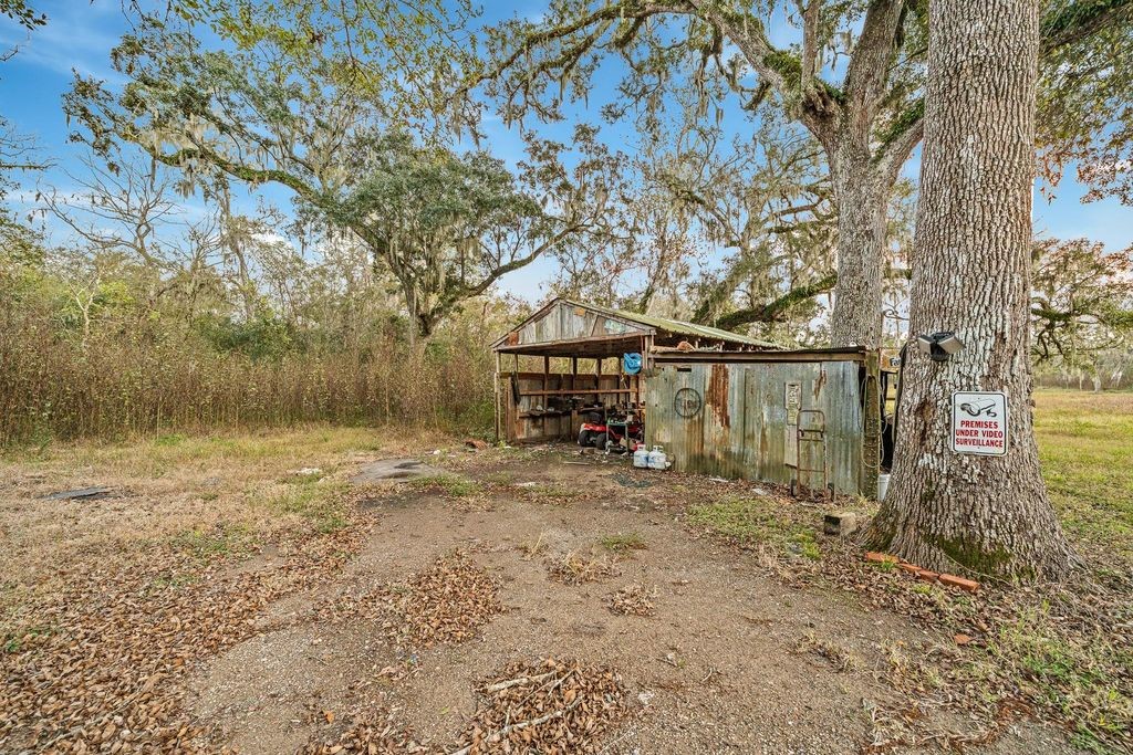 209 River Road Angleton, TX 77515 - Photo 29 of 38 Gallery Image 29