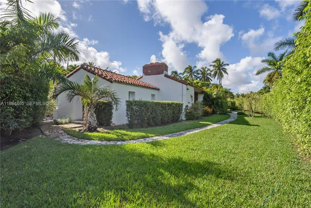 $4,090,000 | 6350 Pine Tree Drive, Miami Beach, FL 33140