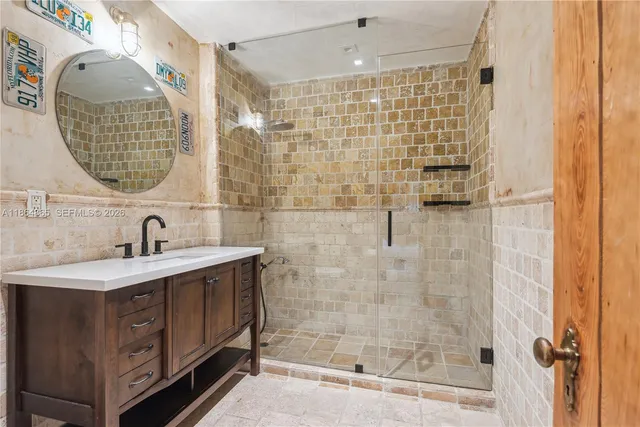 $4,090,000 | 6350 Pine Tree Drive, Miami Beach, FL 33140