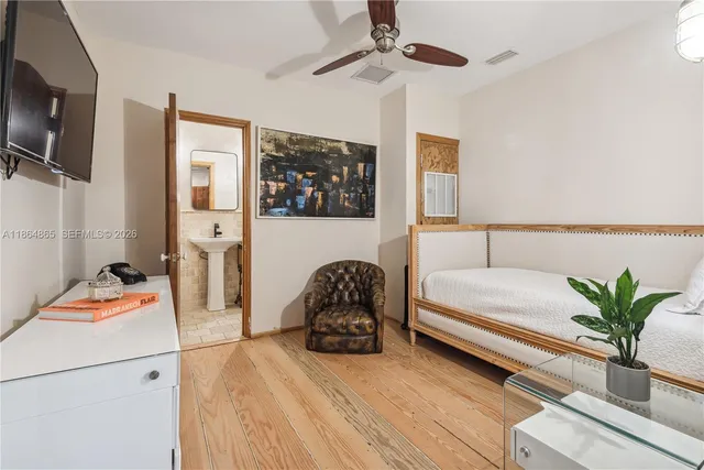 $4,090,000 | 6350 Pine Tree Drive, Miami Beach, FL 33140