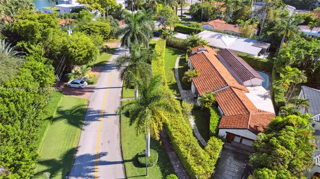$4,090,000 | 6350 Pine Tree Drive, Miami Beach, FL 33140