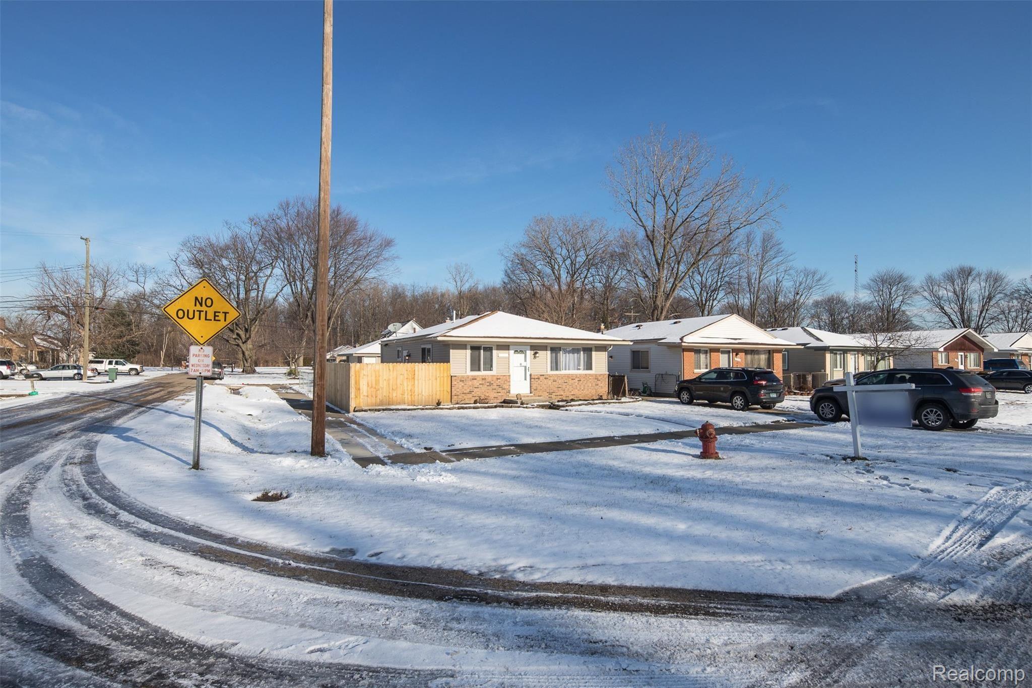 23762 Superior Road Taylor, MI 48180 - Photo 24 of 29 XA9A0004Blur.jpg