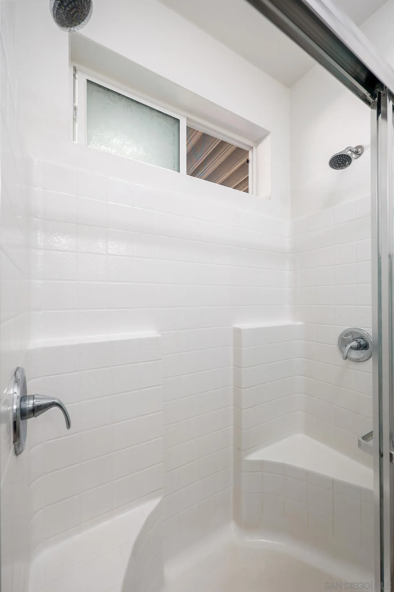 250 La Cresta Heights Road, Unit SPC 12 El Cajon, CA 92021 - Photo 23 of 37 a bathroom with a bathtub