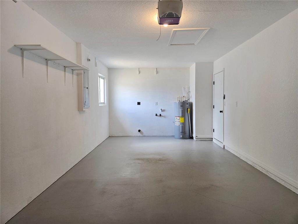 6121 Southwest 103rd Loop Ocala, FL 34476 - Photo 25 of 32 a view of empty room