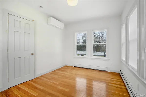 a view of empty room with window