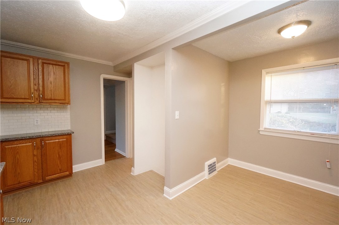 4063 Linnell Road Cleveland, OH 44121 - Photo 13 of 35
