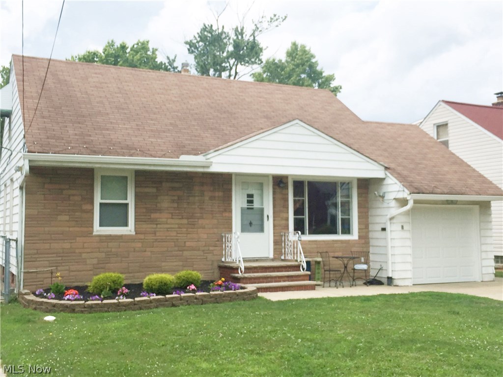 1552 Lander Road Cleveland, OH 44124 - Photo 2 of 28