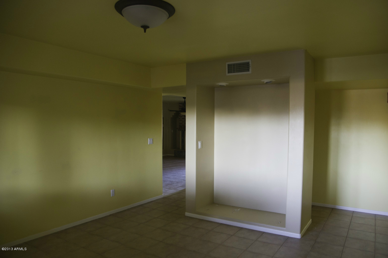 6512 West Vineyard Road Laveen, AZ 85339 - Photo 4 of 11 20130103_0437