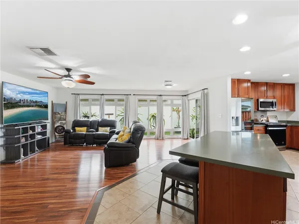 $1,149,000 | 94-1075 Leko Place, Waipahu, HI 96797