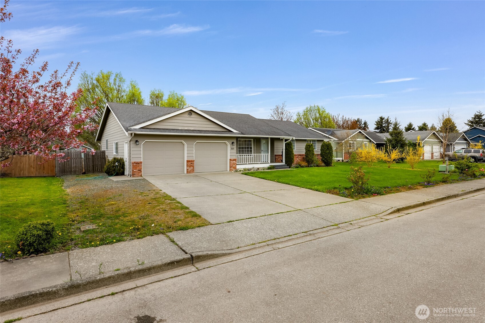 501 Shuksan Way Everson, WA 98247 - Photo 2 of 32