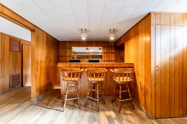 $379,000 | 4856 Wick Drive, Oak Lawn, IL 60453