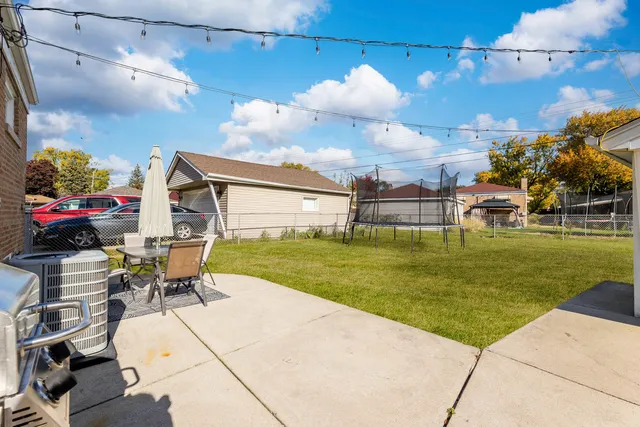 $379,000 | 4856 Wick Drive, Oak Lawn, IL 60453