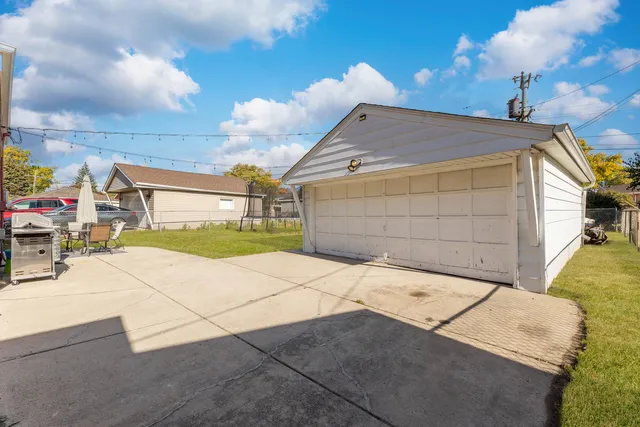 $379,000 | 4856 Wick Drive, Oak Lawn, IL 60453