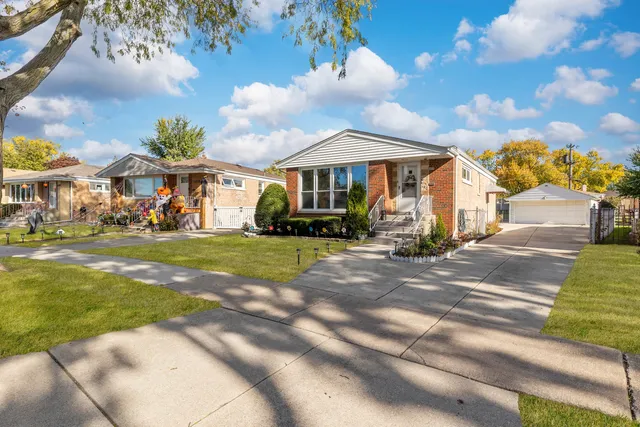 $379,000 | 4856 Wick Drive, Oak Lawn, IL 60453