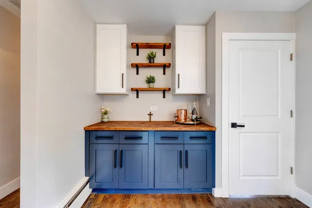 $379,000 | 4856 Wick Drive, Oak Lawn, IL 60453