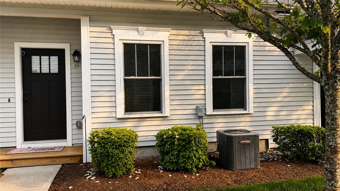 301 West Shore Road, Unit 19 Warwick, RI 02889 - Photo 24 of 41