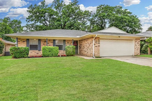 $325,000 | 2132 Sandy Lane, Irving, TX 75060