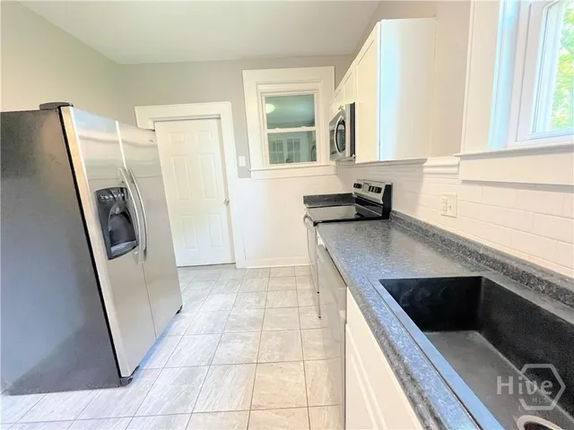 $2,200 | 19 West 50th Street, Unit 21 LOWER, Savannah, GA 31405