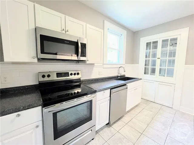 $2,200 | 19 West 50th Street, Unit 21 LOWER, Savannah, GA 31405