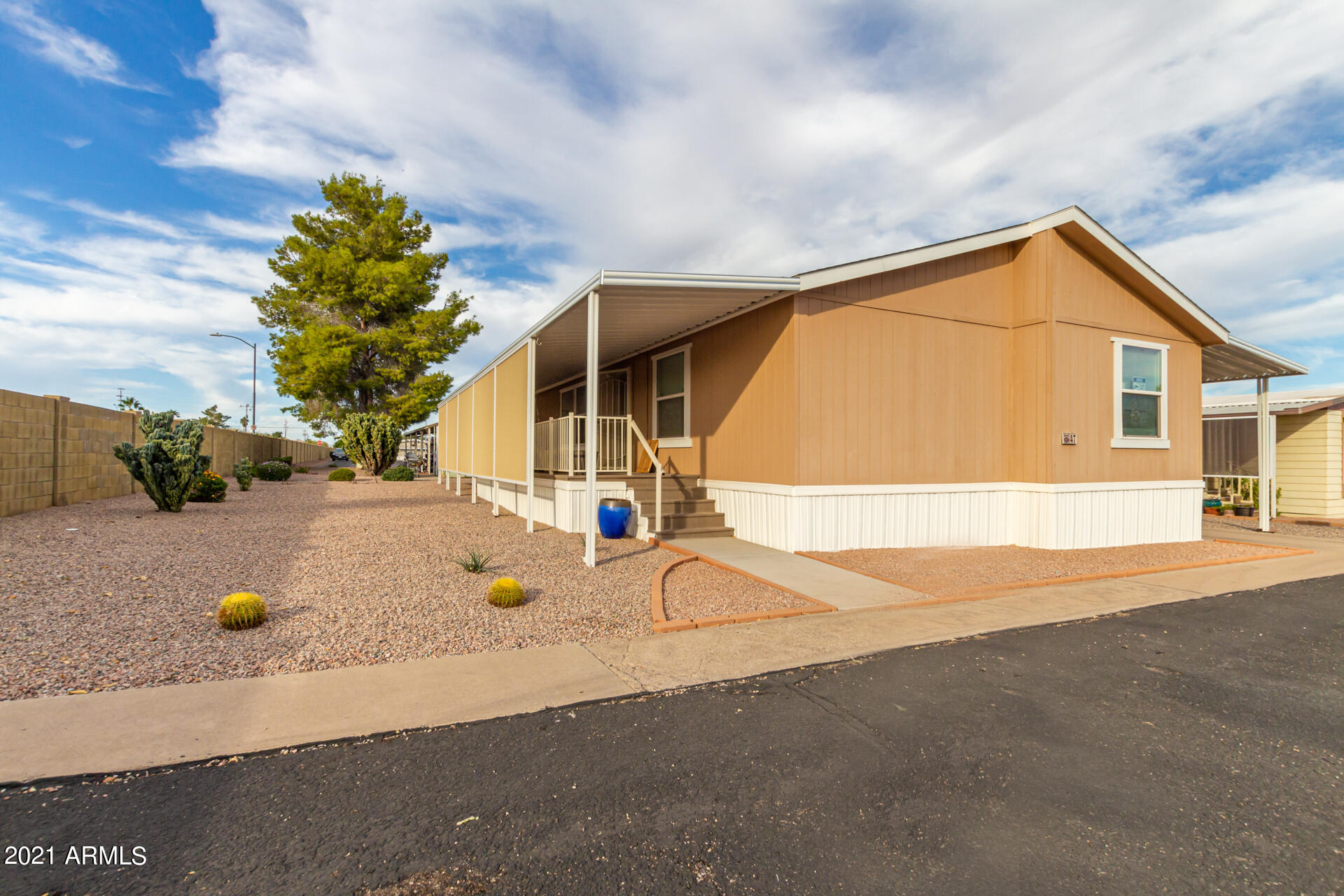 2701 East Utopia Road, Unit 47 Phoenix, AZ 85050 - Photo 9 of 26 04 Utopia #47