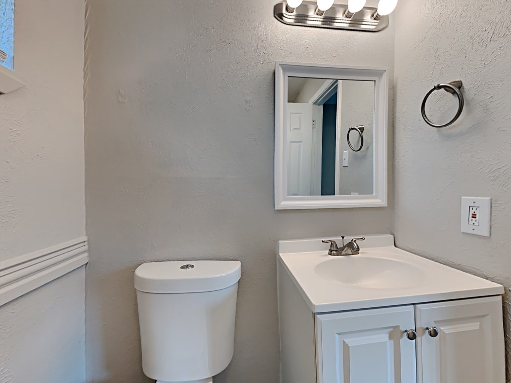 15914 Ridgeroe Lane Houston, TX 77053 - Photo 11 of 18 a bathroom with a sink and a mirror