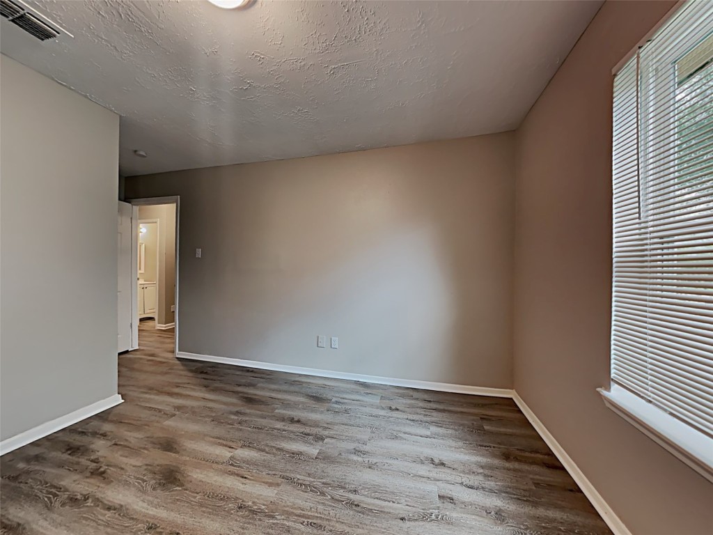 15914 Ridgeroe Lane Houston, TX 77053 - Photo 14 of 18 a view of an empty room and window