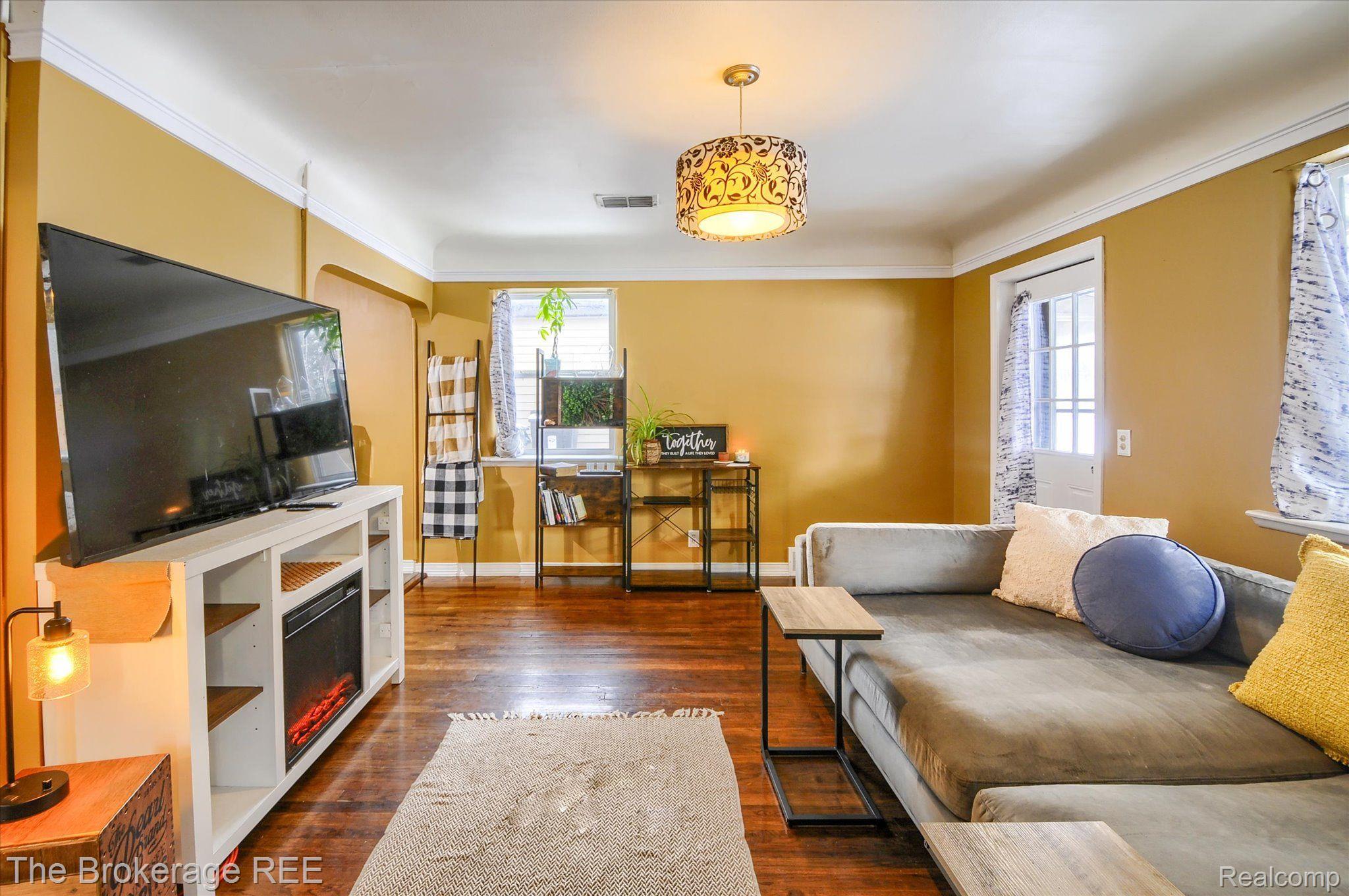 2477 Covert Road Burton, MI 48509 - Photo 13 of 41 Gallery Image 13