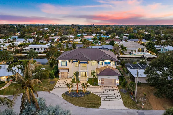 $9,650,000 | 24 Leeward Circle, Tequesta, FL 33469