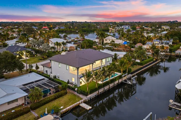 $8,950,000 | 24 Leeward Circle, Tequesta, FL 33469
